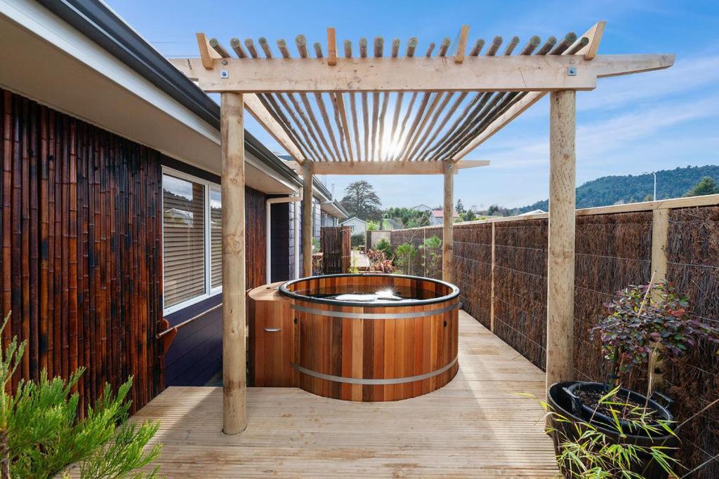 The Purple House - Ohakune Home With Spa Pool Экстерьер фото