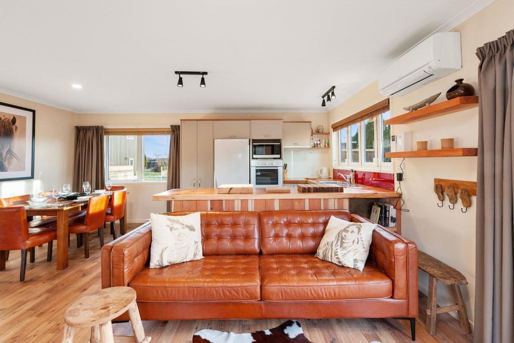 The Purple House - Ohakune Home With Spa Pool Экстерьер фото
