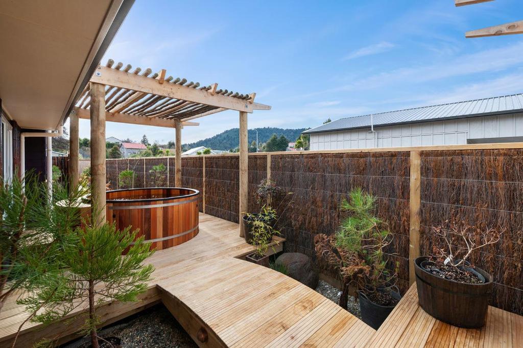 The Purple House - Ohakune Home With Spa Pool Экстерьер фото