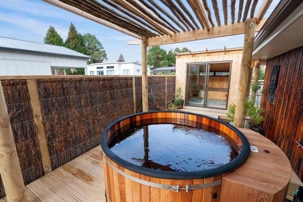 The Purple House - Ohakune Home With Spa Pool Экстерьер фото