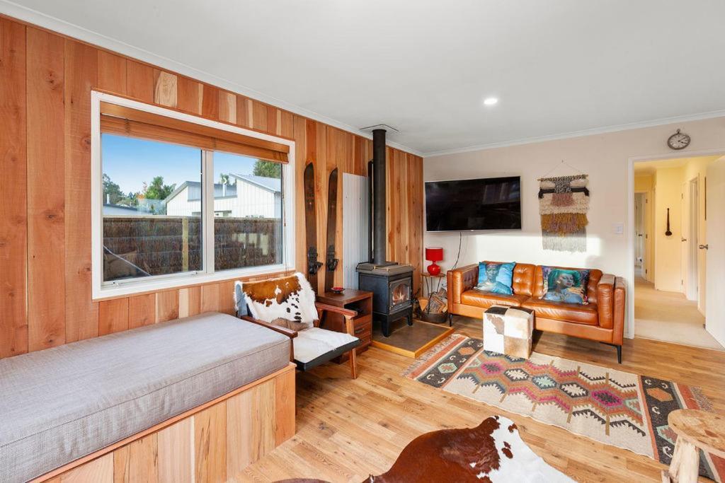 The Purple House - Ohakune Home With Spa Pool Экстерьер фото