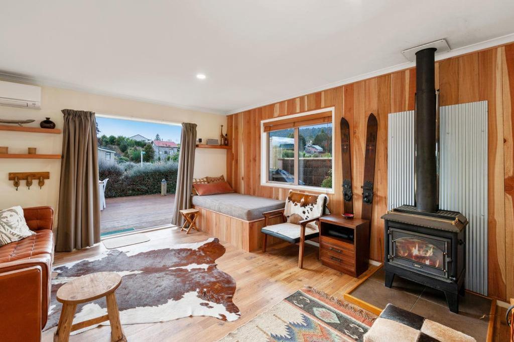 The Purple House - Ohakune Home With Spa Pool Экстерьер фото