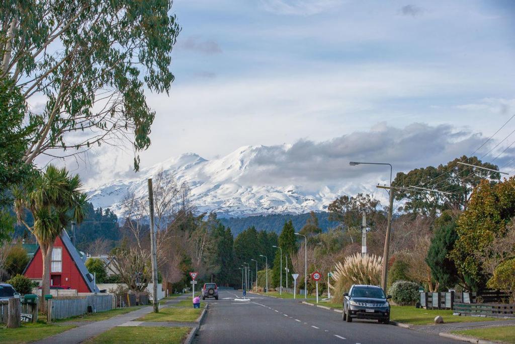 The Purple House - Ohakune Home With Spa Pool Экстерьер фото