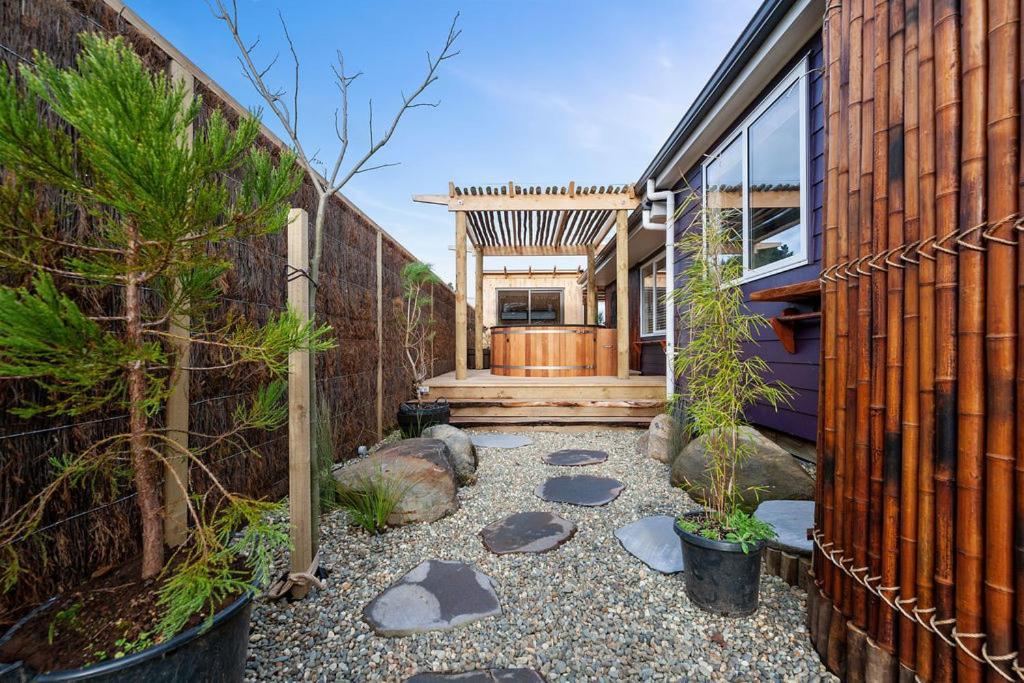 The Purple House - Ohakune Home With Spa Pool Экстерьер фото